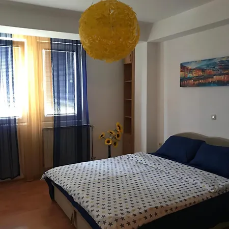 Elena's - 1 Min From The Apartment *